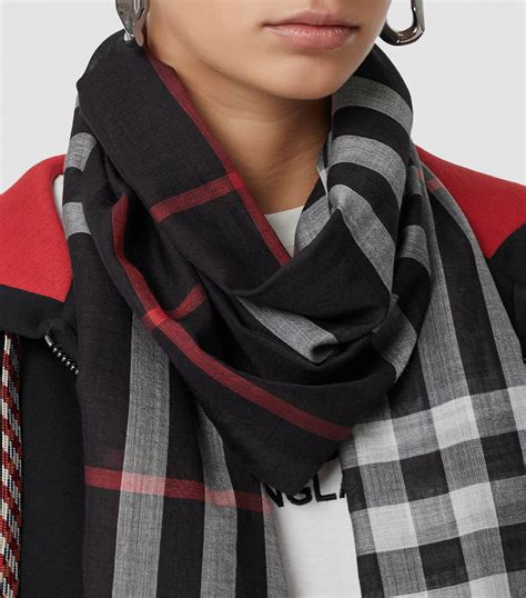 große wolltücher burberry|burberry check wool scarf.